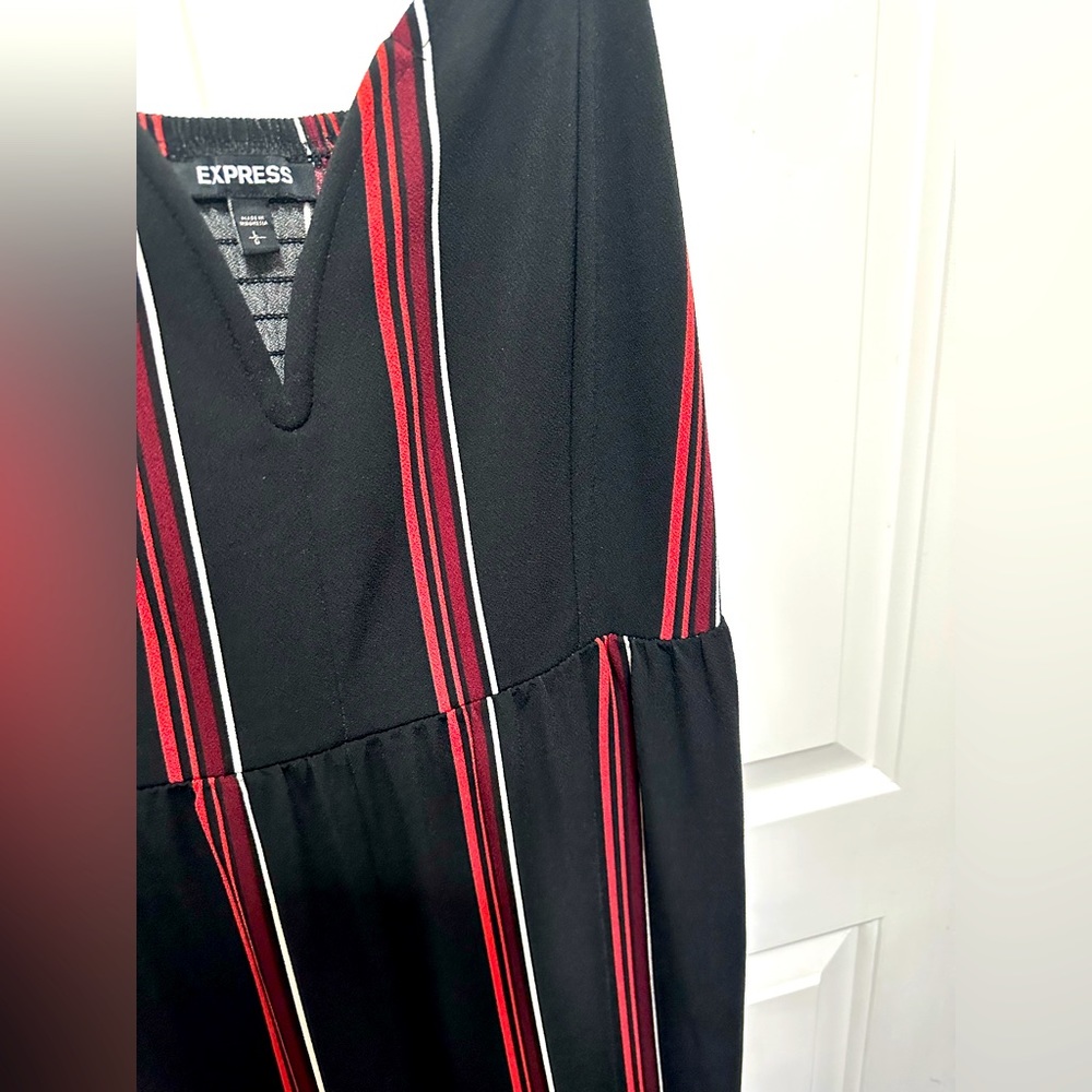 Worn 2x only Express jumper - Picture 10 of 12